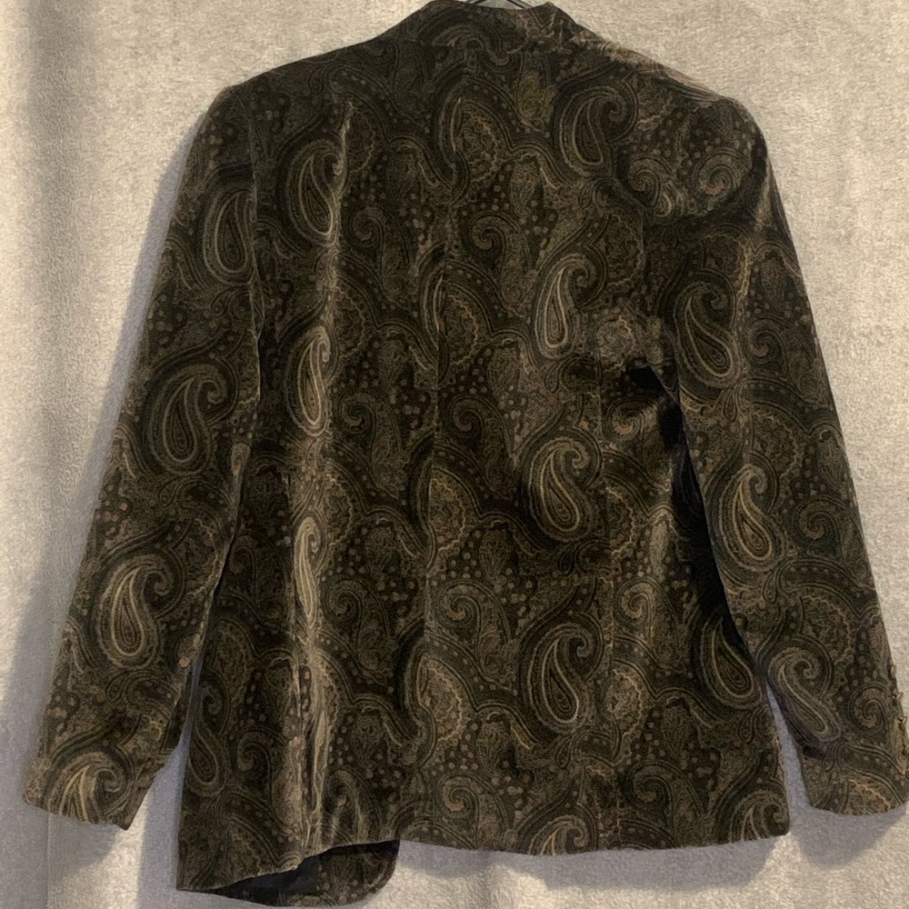 this is a suit jacket i bought a while back and wore 3 times.